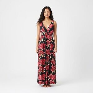 Chic Floral Maxi Dress in Black and Red